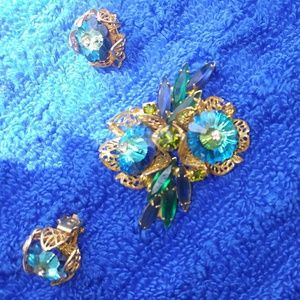 Brooche and clip earrings